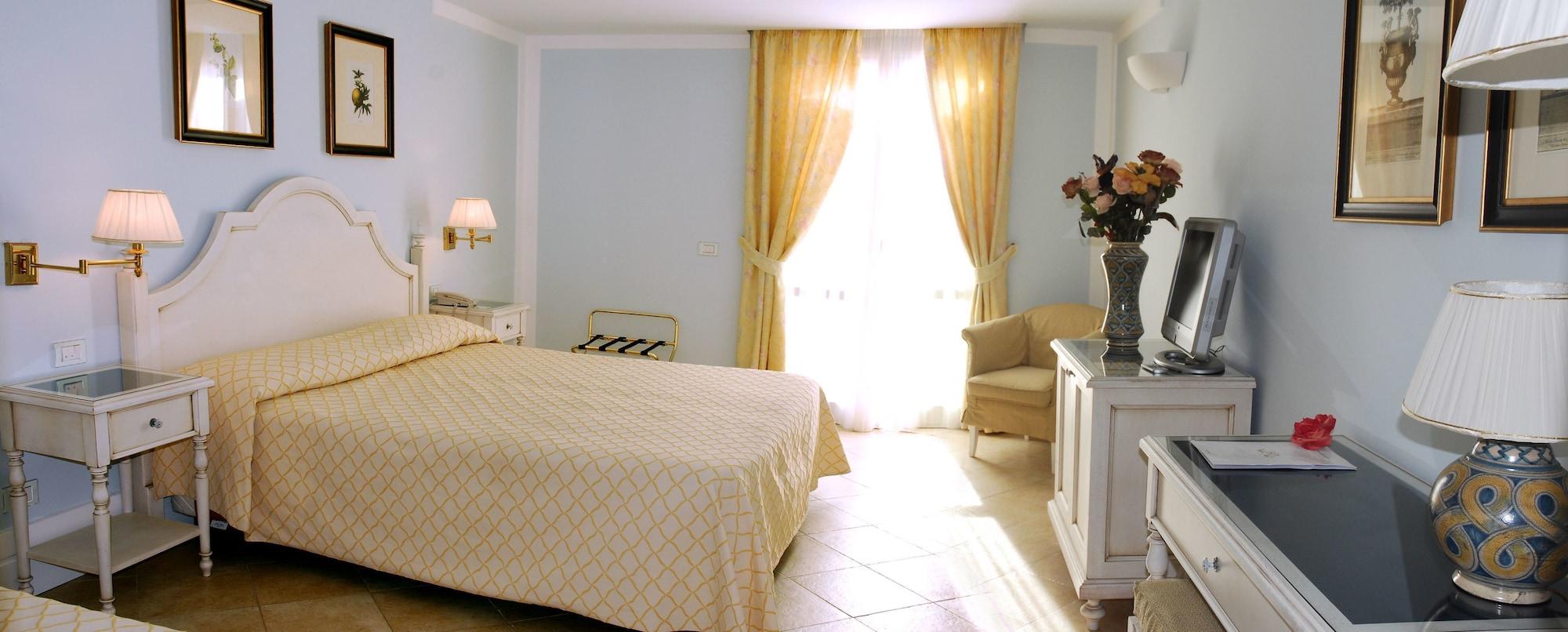 Daphne Hotel
