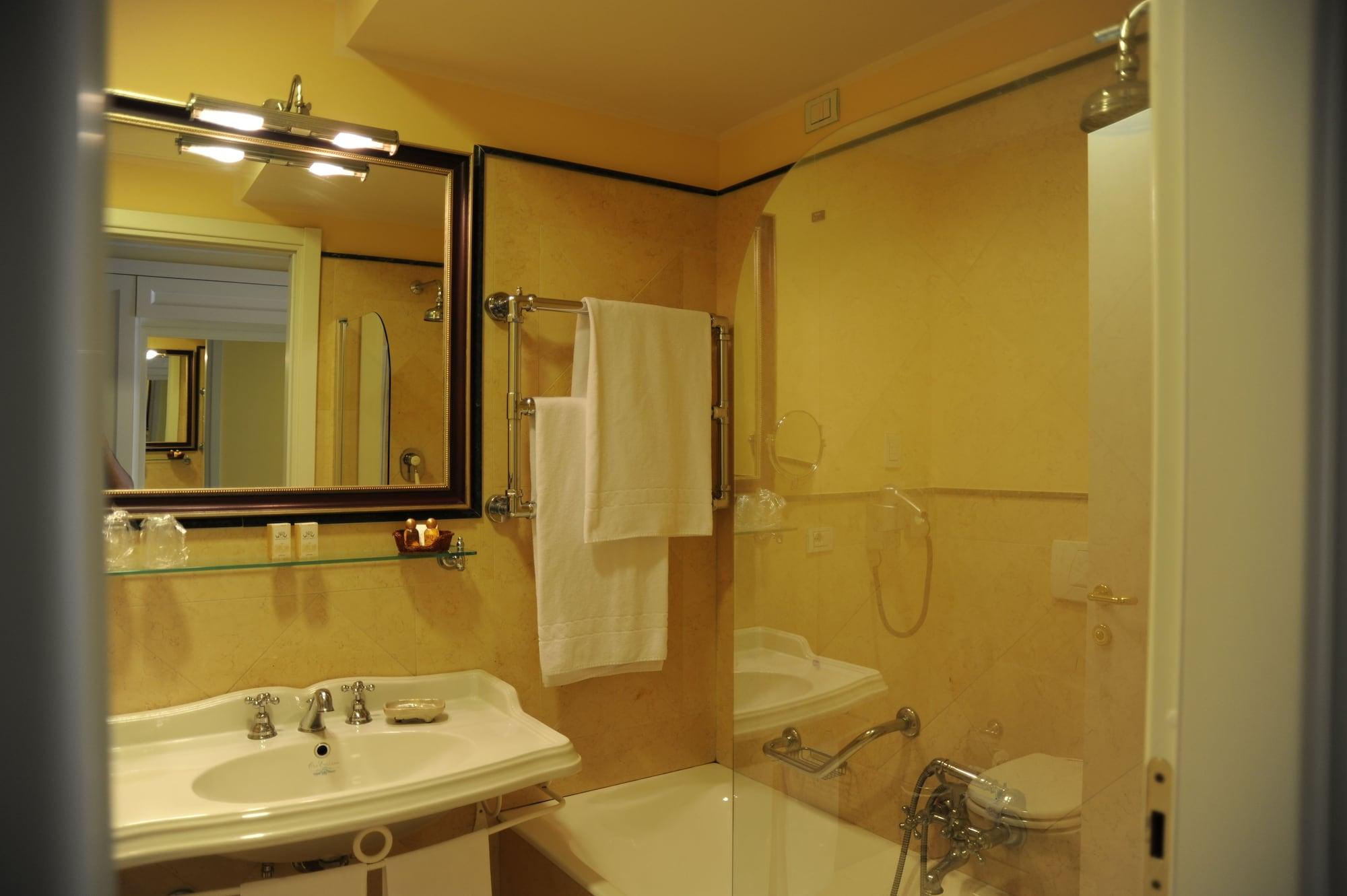 Hotel Daphne 4*