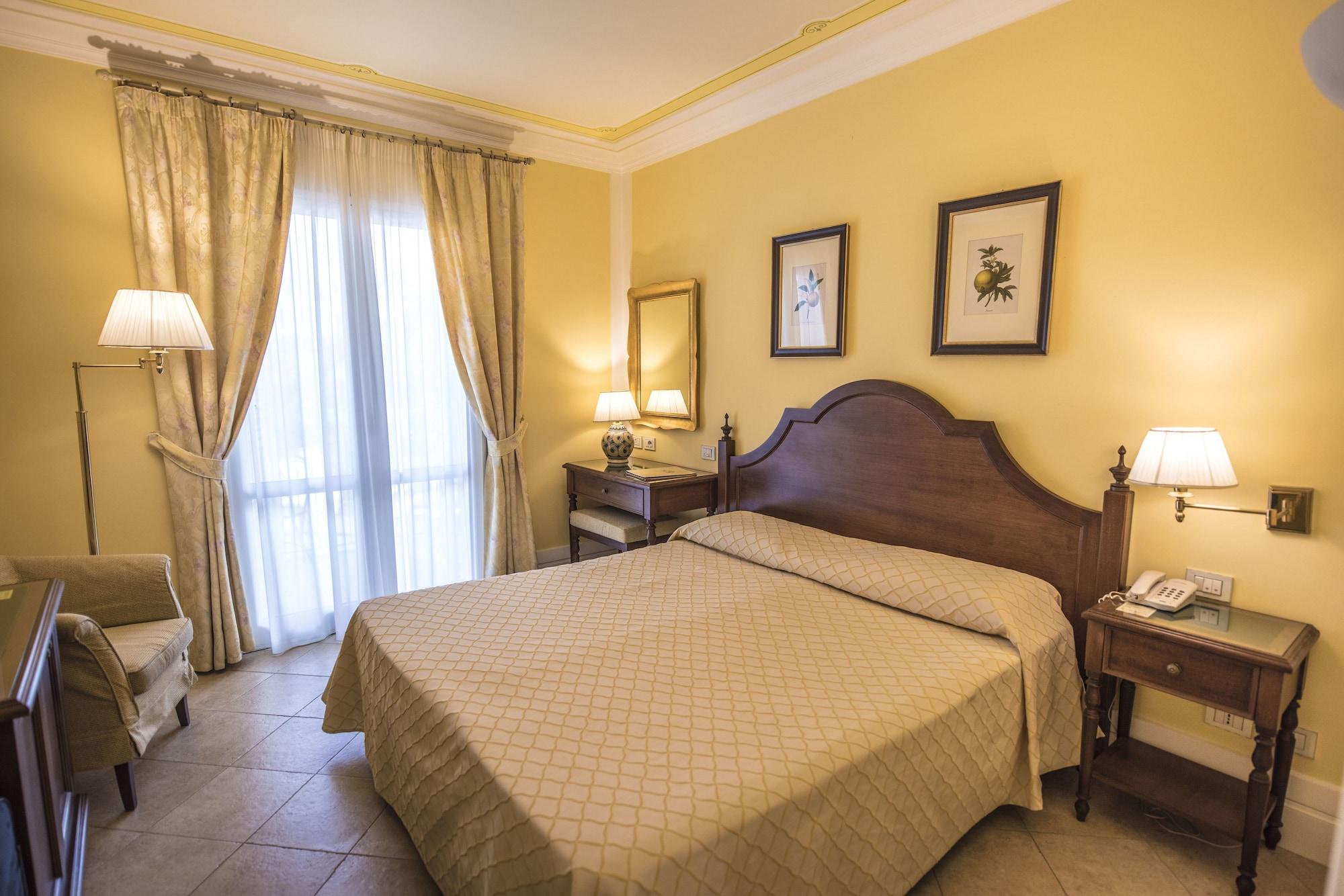 Daphne Hotel Giardini-Naxos