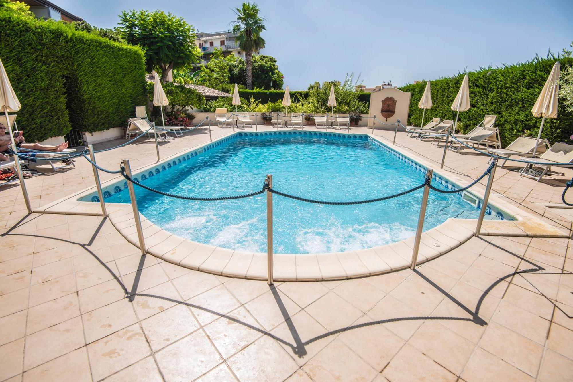 Hotel Daphne Giardini-Naxos
