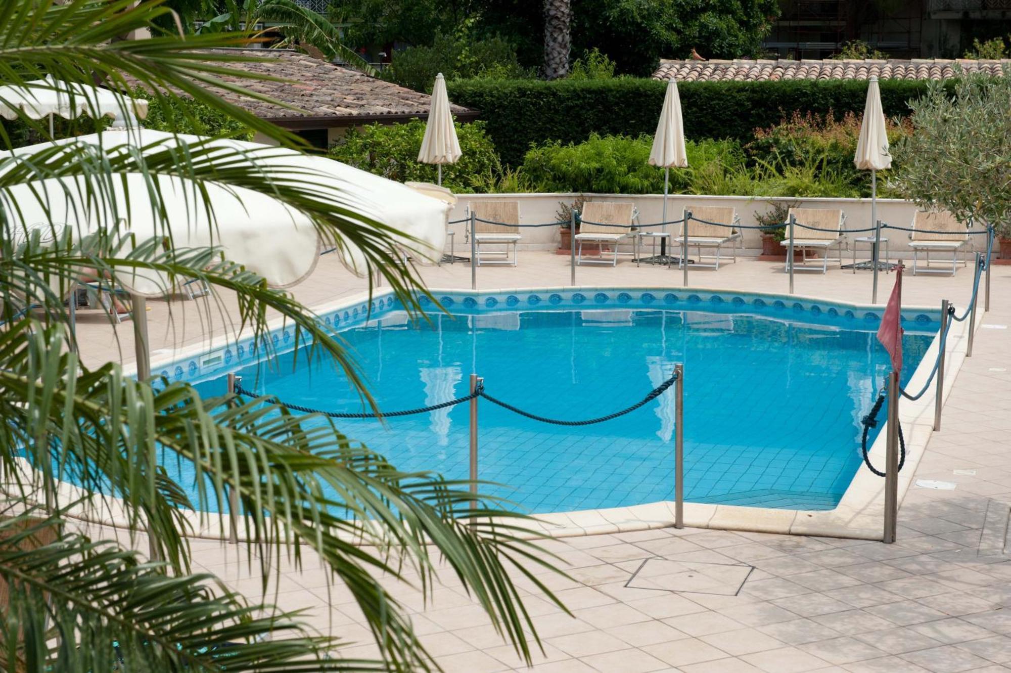 Hotel Daphne 4*
