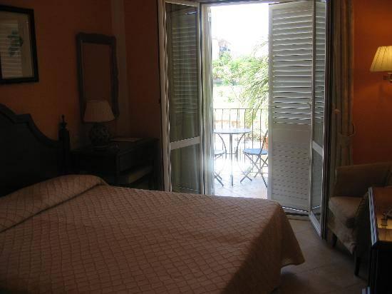 Daphne Hotel