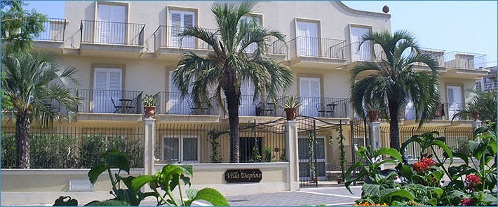 Daphne Giardini-Naxos