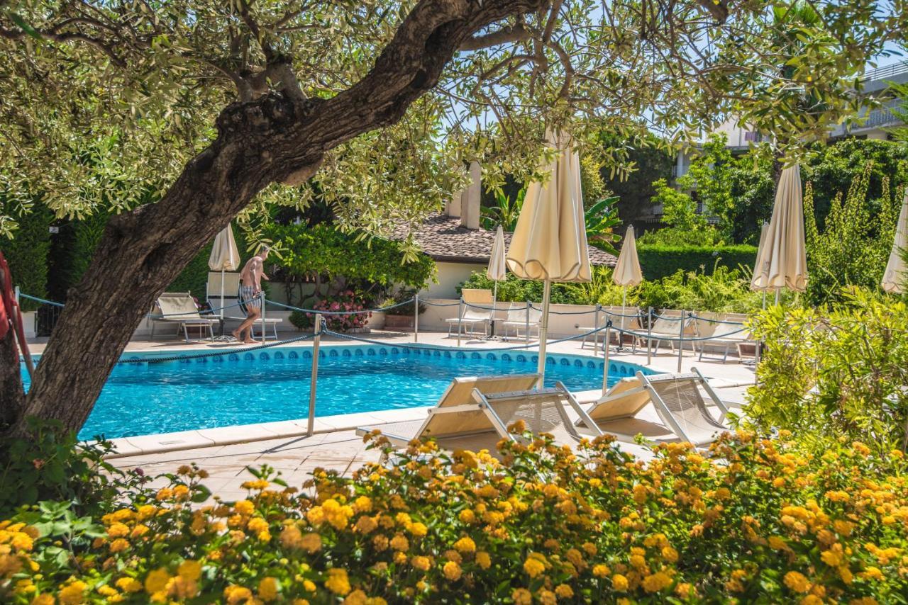 Hotel Daphne 4*