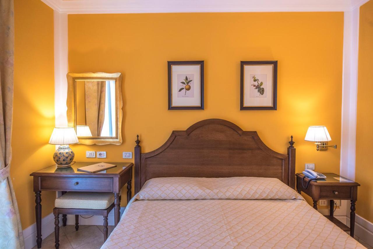 Hotel Daphne Giardini-Naxos