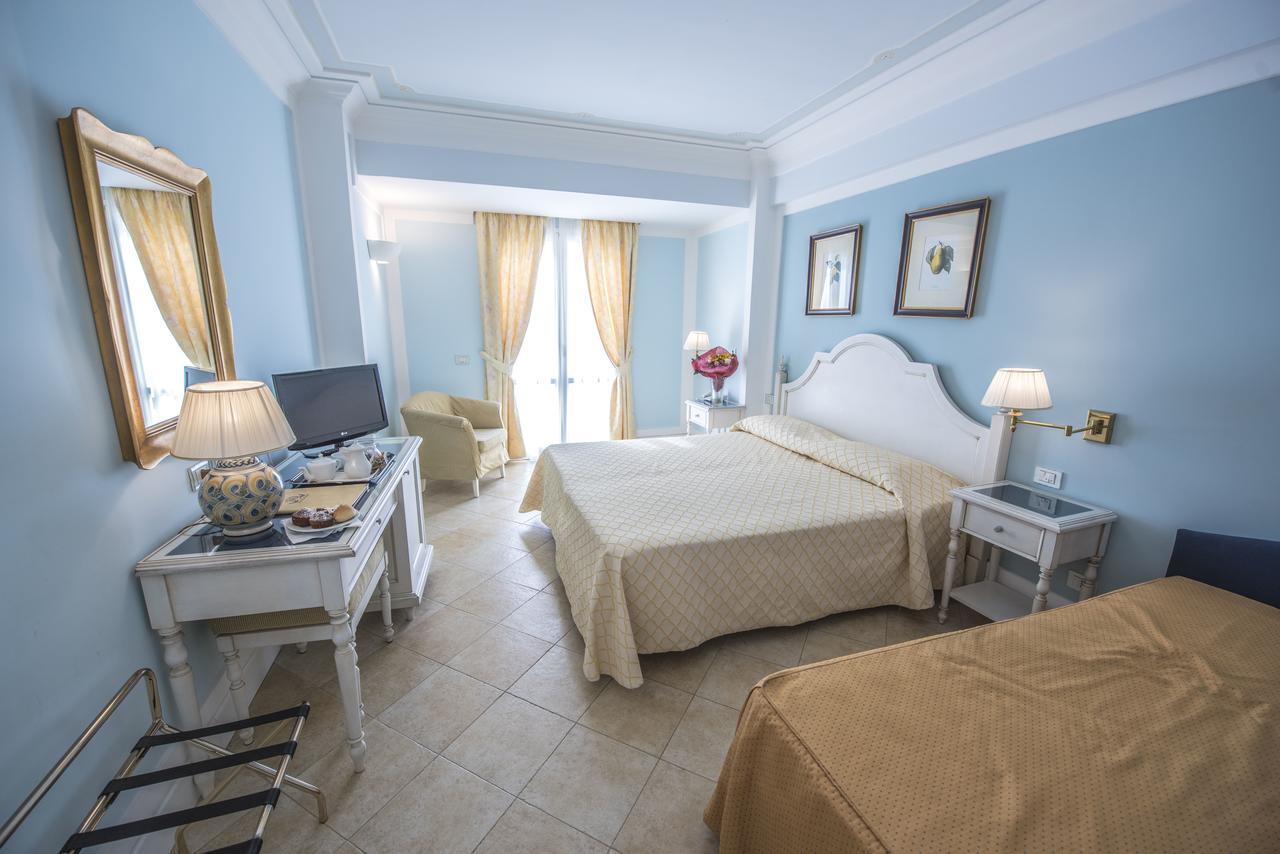 Hotel Daphne Giardini-Naxos