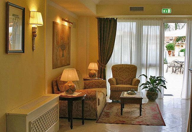 Hotel Daphne Giardini-Naxos