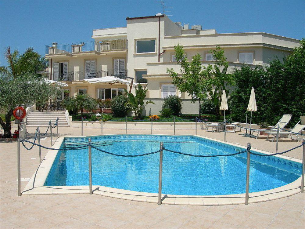Hotel Daphne Giardini-Naxos